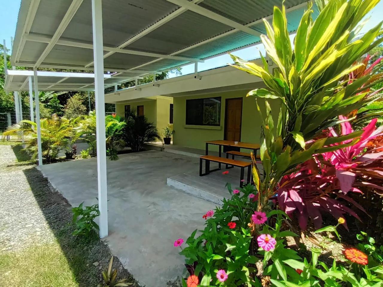 Serenity Houses Cahuita Eksteriør billede